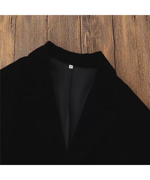 Costum elegant 3 piese, sacou negru, camasa dungulite gri, pantalon visiniu