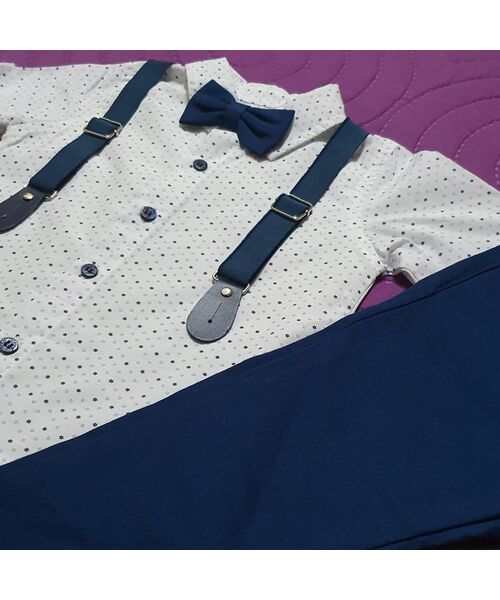 Set 2 piese, camasa alba model floricele cu papion, pantaloni albastri cu bretele detasabile