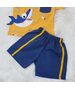Set vara 2 piese " Pelicanul pescar" , tricou galben , pantalon scurt albastru
